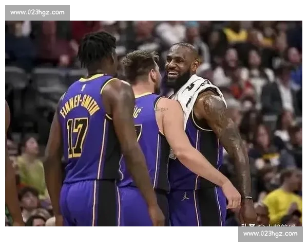 湖人对决独行侠焦点之战巨星碰撞季后席位悬念拉满西部格局关键一夜